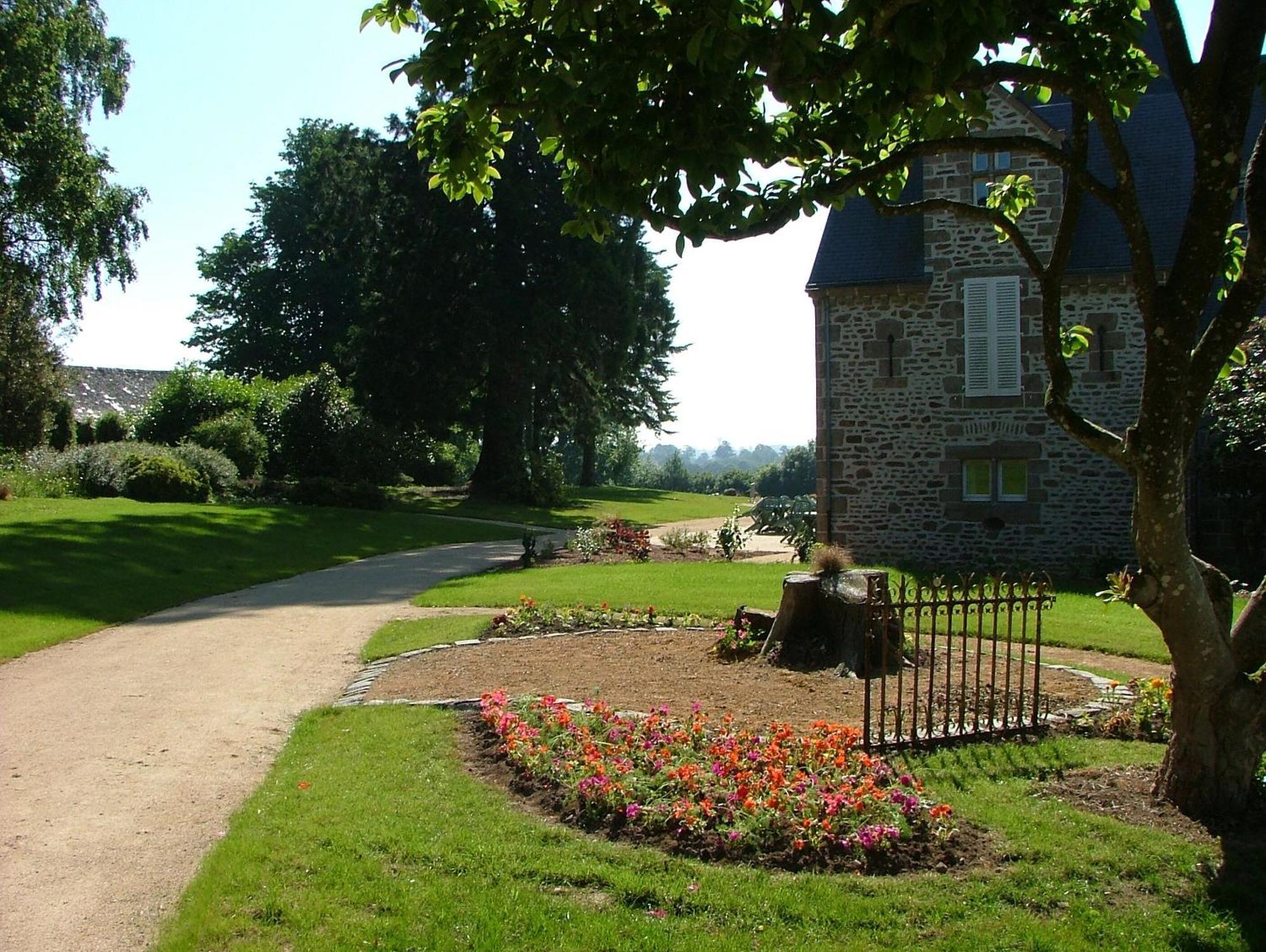 Chateau Du Bourg Saint-Denis-de-Gastines Exterior foto
